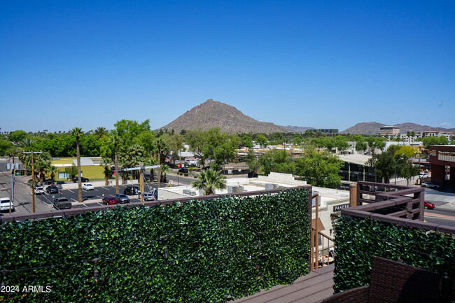 Building Photo - 4020 N Scottsdale Rd