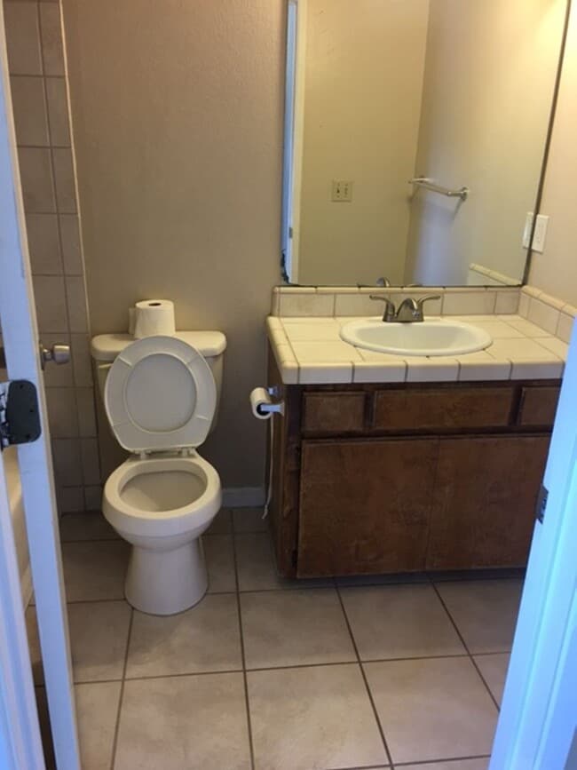 Building Photo - 3 Bedroom Townhouse in Yuba City- AVAILABLE NOW!!