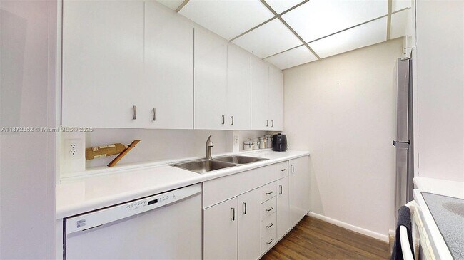 Building Photo - 4047 Rexford A