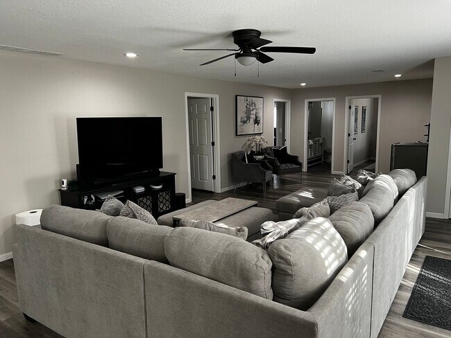 Building Photo - beautiful updated large home