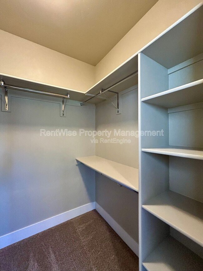 Building Photo - 3712 S Caddis Pl