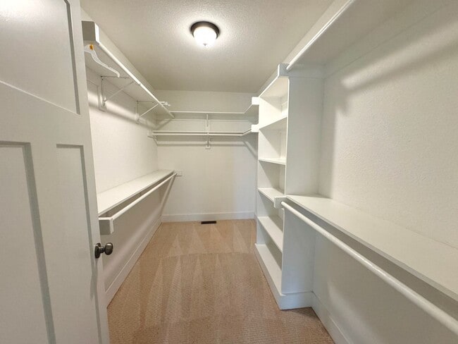 Building Photo - BEACH HOME! 4/4.5 with 3 car garage