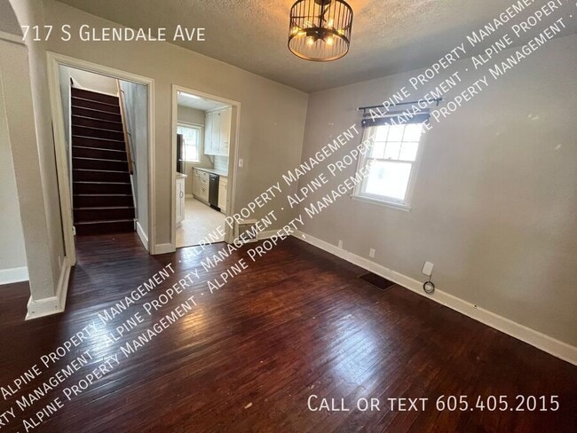 Building Photo - 717 S Glendale Ave