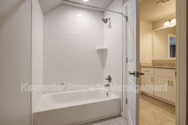 Building Photo - 15121 SE 56th St