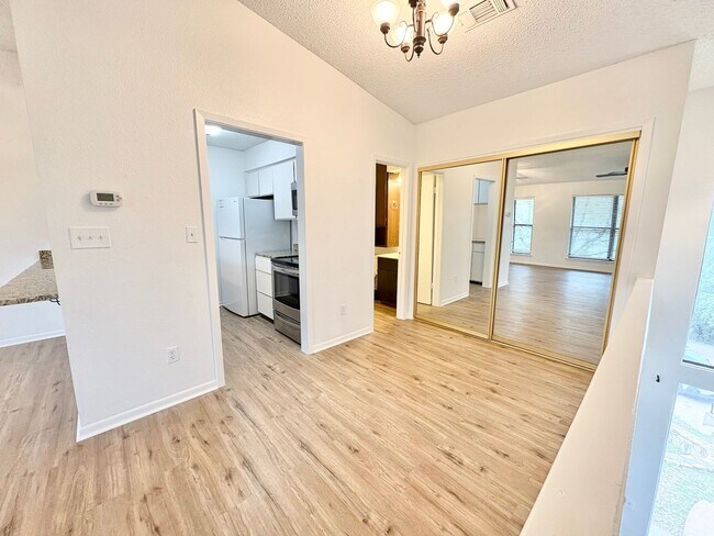 Building Photo - ***2 Bedroom 3 Bathroom Townhome for Lease in Horseshoe Bay, TX.***