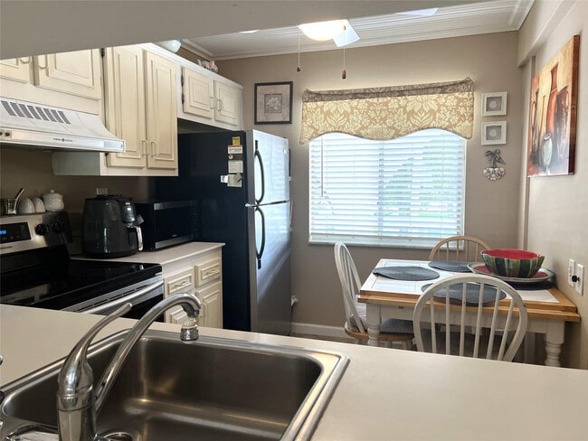 Building Photo - 4801 Martinique Pl