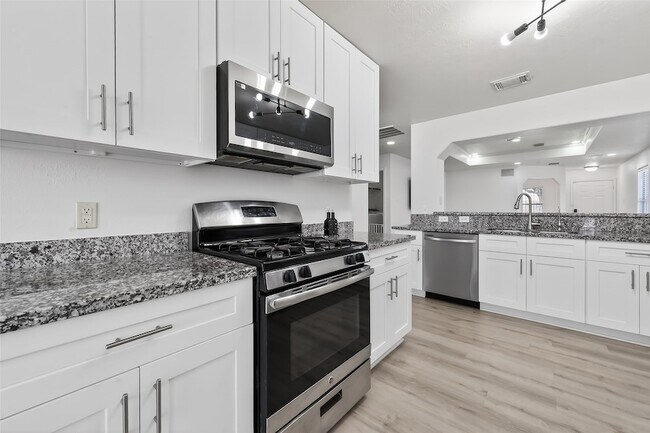 Building Photo - 9111 Grand Villa Ln