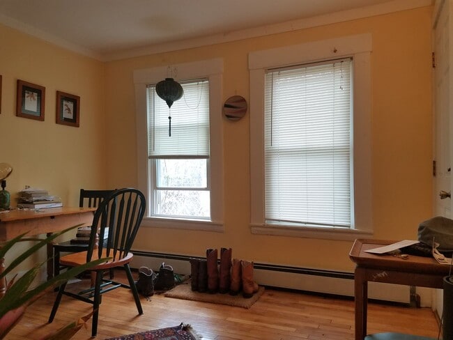 Building Photo - 14 Hamlin Ct