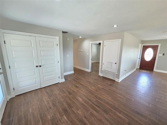 Building Photo - 1261 N Patterson Ave