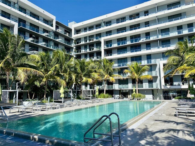 Building Photo - 2960 NE 207th St