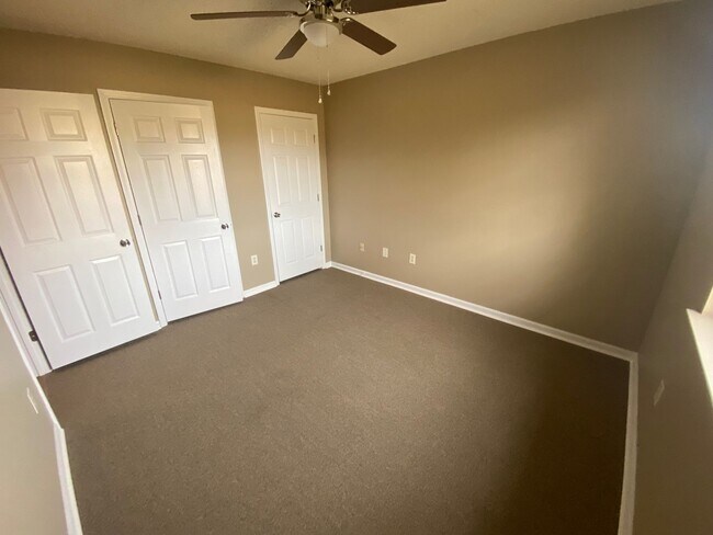 Building Photo - 205 Main