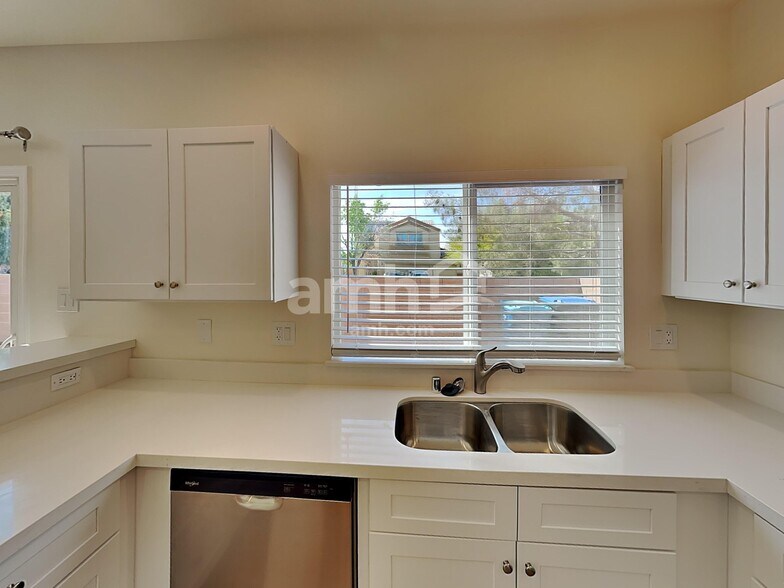 Building Photo - 1029 Maple Pines Ave