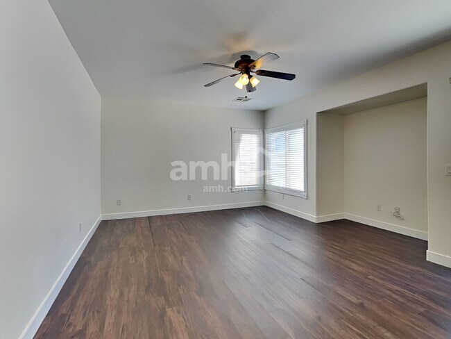 Building Photo - 10749 Artesia Wells St