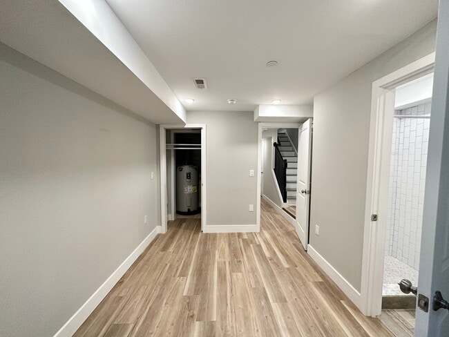 Building Photo - 2009 N Darien St