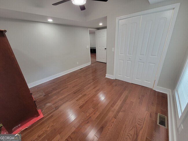 Building Photo - 768 4th St