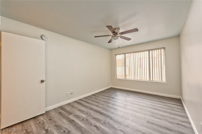 Building Photo - 3058 Tarpon Dr