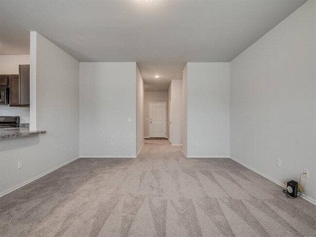 Building Photo - 1009 S Colt Ln