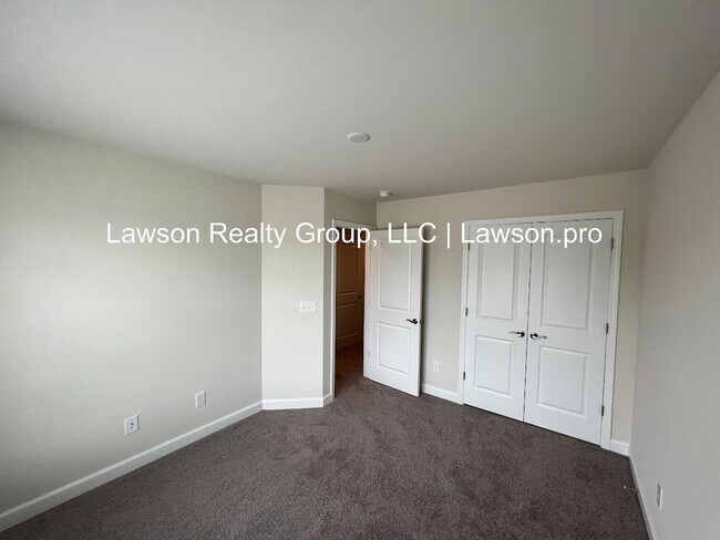 Building Photo - Upscale and Spacious Daleville Townhome