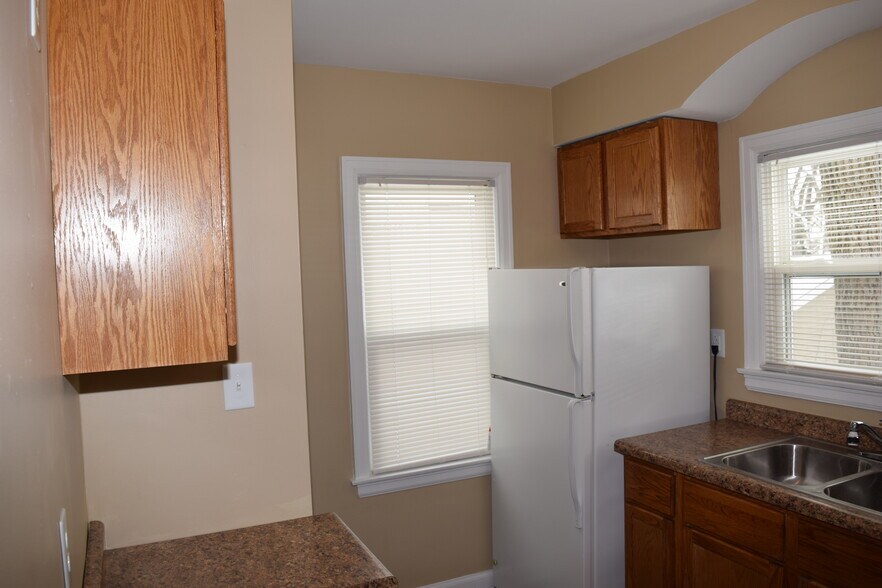 Kitchen - 423 32nd St NE