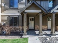 Building Photo - Charming 3 Story Townhome with AC