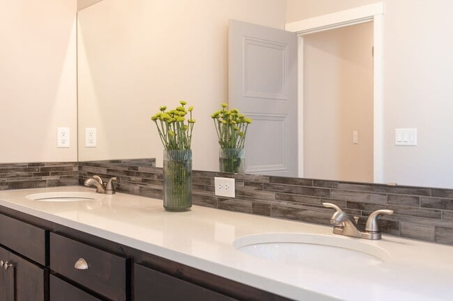 Building Photo - SW Redmond 4 Bedroom Home