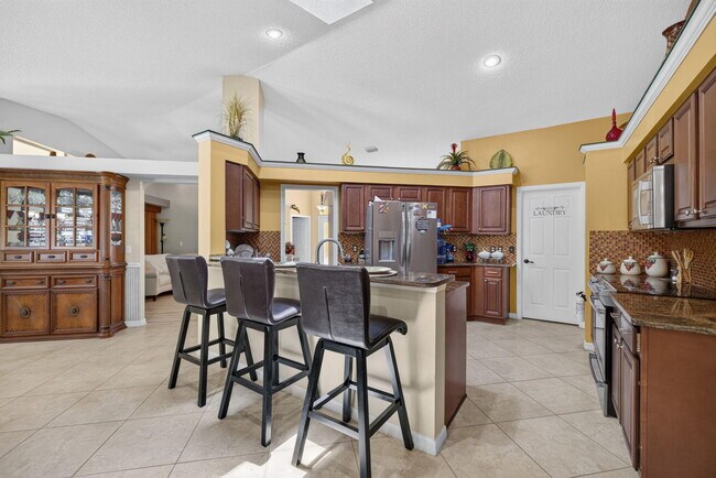 Building Photo - 3077 SE Galt Cir