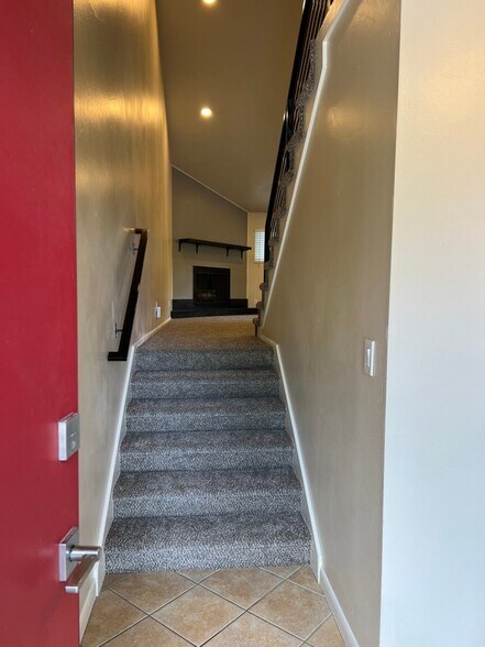 Building Photo - 1813 Laurelhurst Dr E