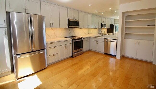 Building Photo - 201 Cleveland Ct