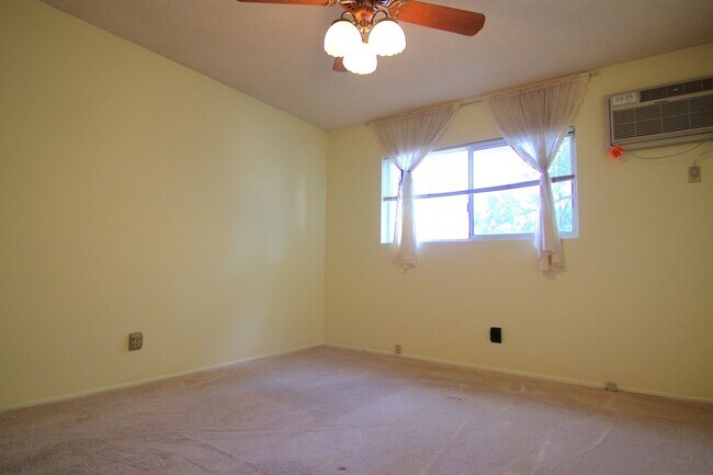 Building Photo - Hidden Gem in Royal Tampa | Prime Victory & Tampa Location | 2BR with Private Condo
