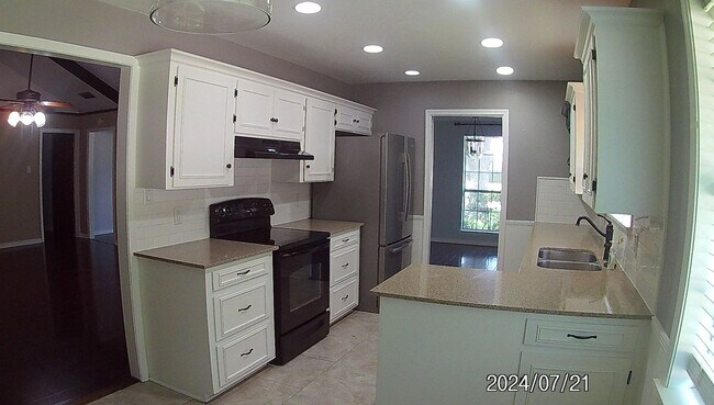 Building Photo - 601 Rock Hollow Dr