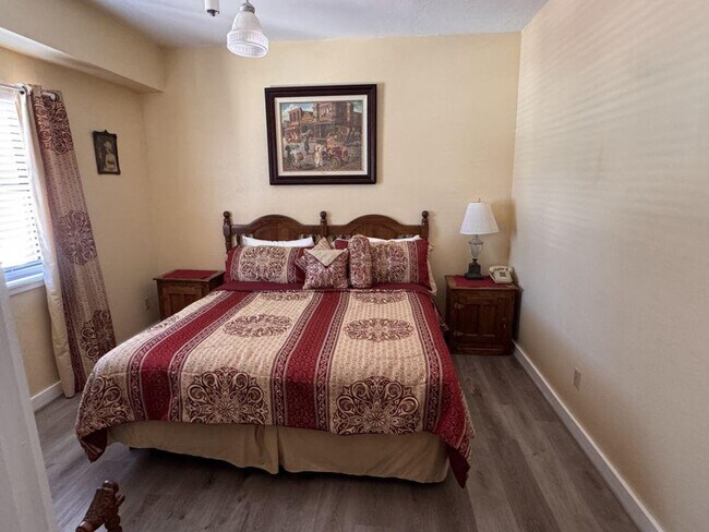 Building Photo - 300 Main St