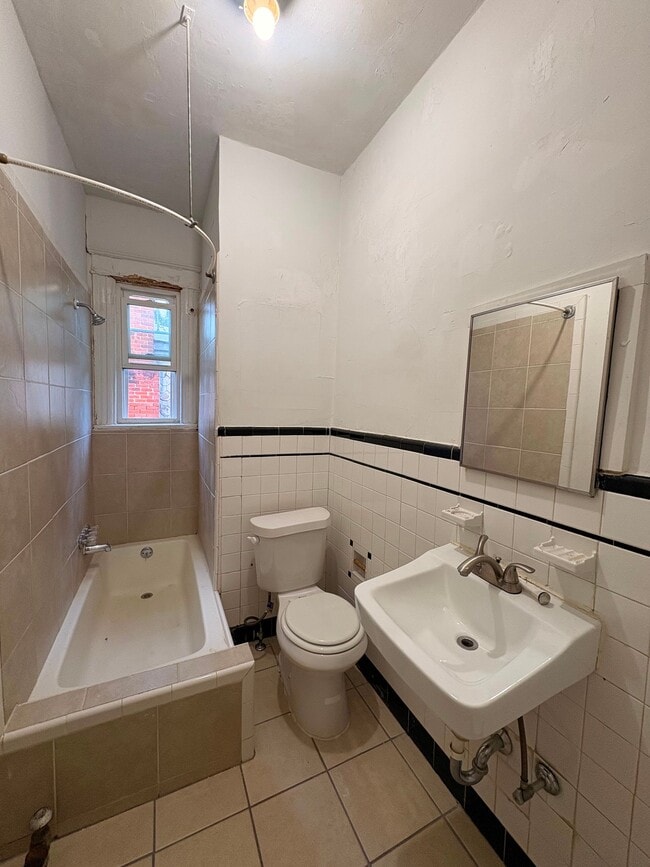 Building Photo - 58 Noxon St