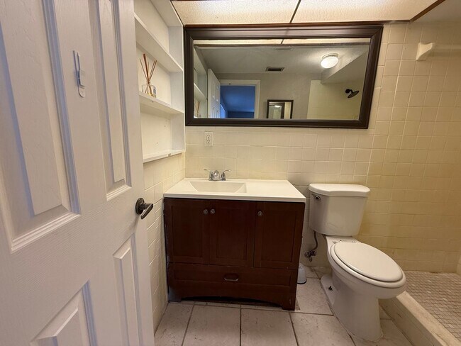 Building Photo - Available Now! Beautiful Single Family Por...