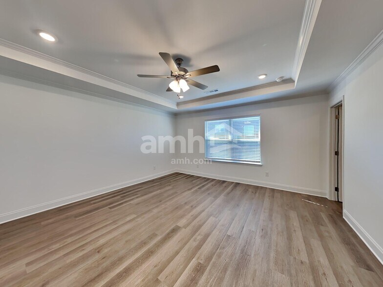 Building Photo - 300 Sawyer Jackson Dr