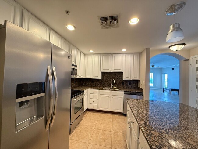 Building Photo - Spacious 2/2 Condo with Waterview in River Dance!