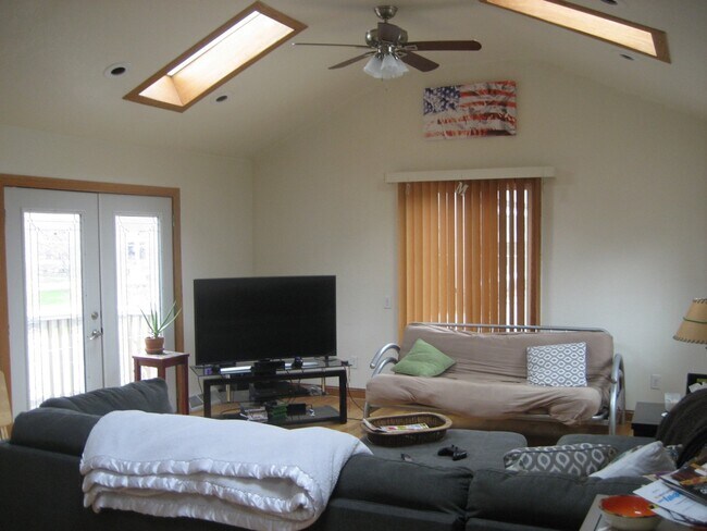 Building Photo - 3246 N Downer Ave