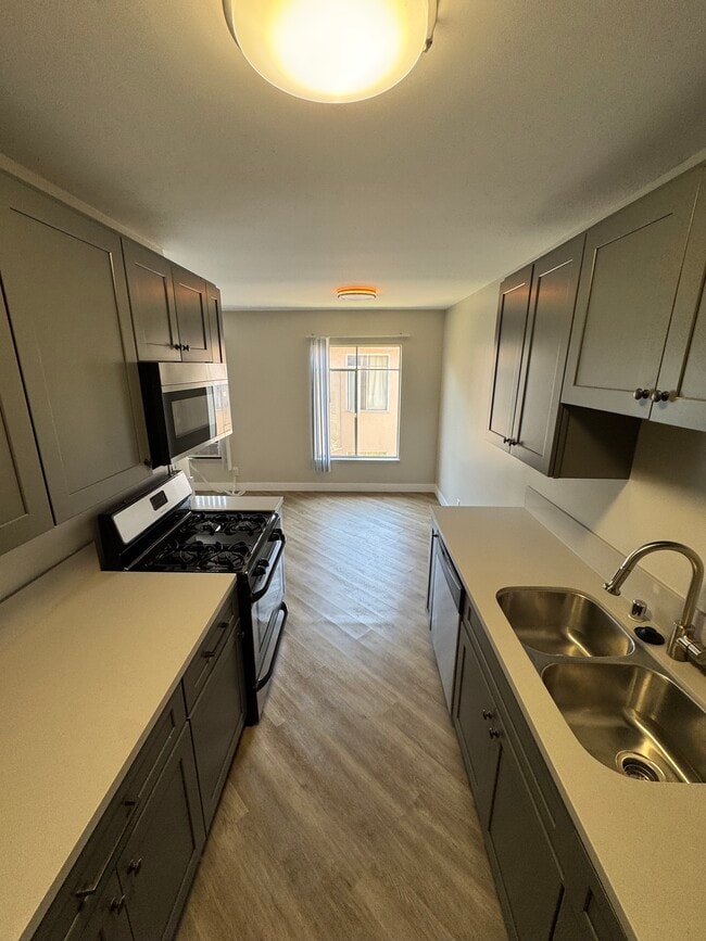 kitchen - Harvard Manor Apartments