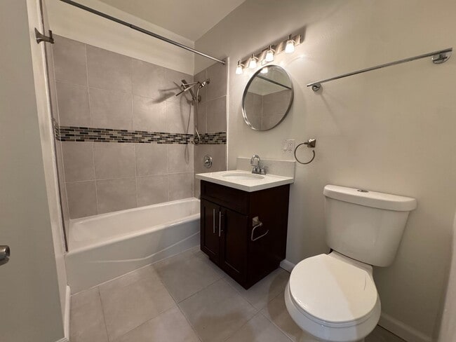 Building Photo - Stunning 3-bedroom, 2-bathroom home in Leimert Park area