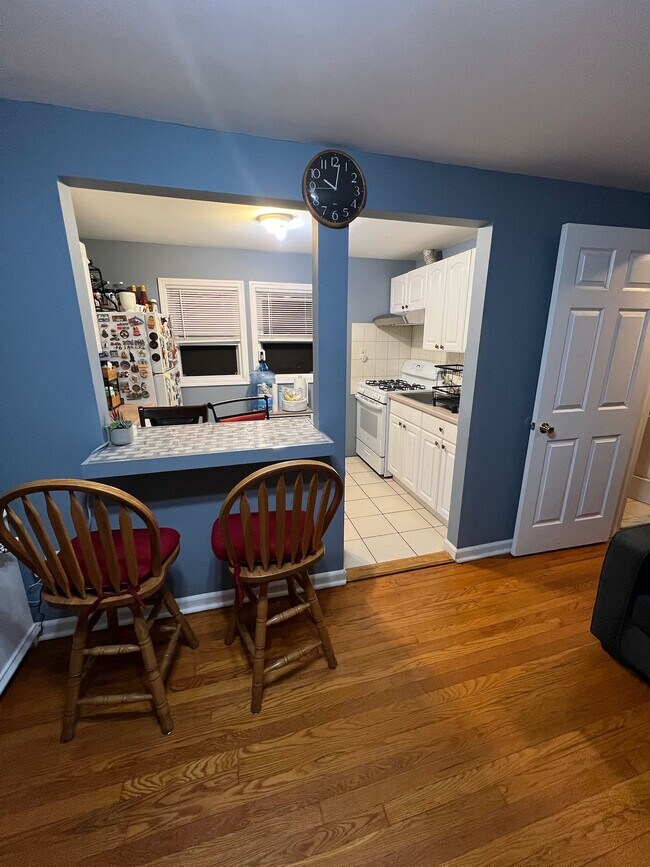 Building Photo - 2505 Girard Pl