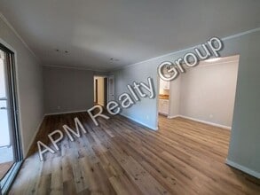 Building Photo - One bedroom in quiet Rosewood