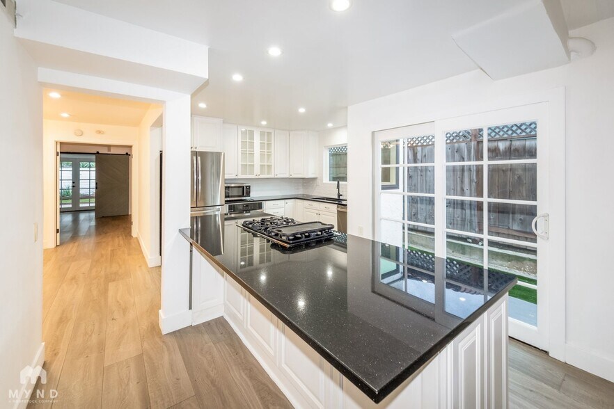 Building Photo - 13942 Mango Dr