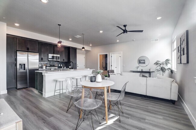Building Photo - Modern 2 bedroom 2 bathrooms available in ...