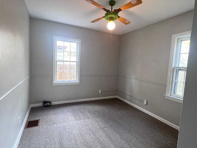 Building Photo - Adorable 2 Bedroom home with finished basement!