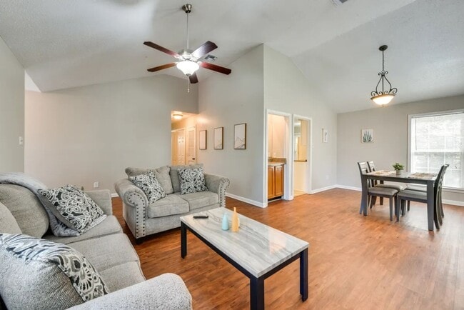 Building Photo - Heart of Baton Rouge-Spacious 2-bedroom,2-...