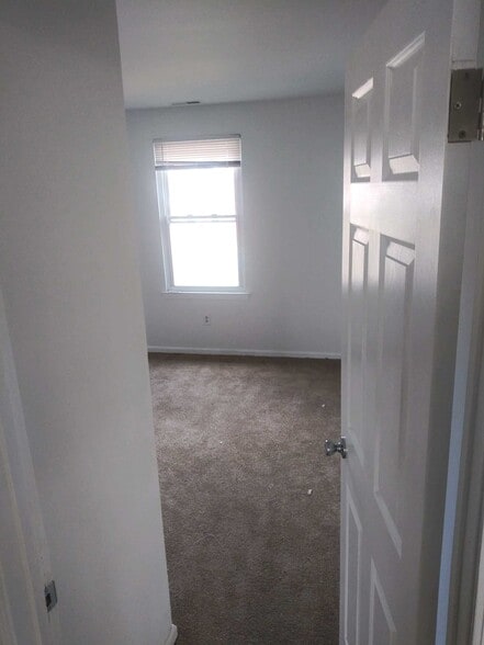 Building Photo - 44 Hopewell Ln Unit #B