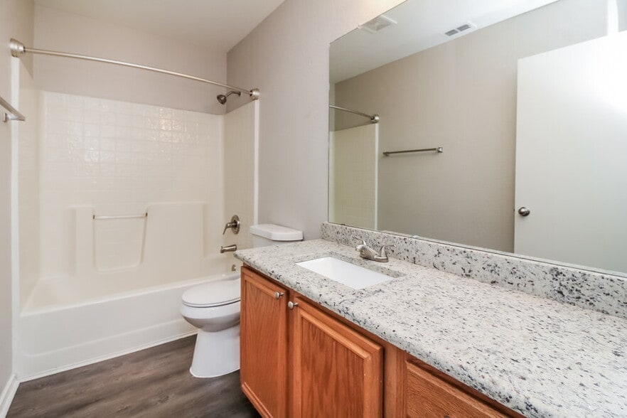 Building Photo - 900 Springfield Dr