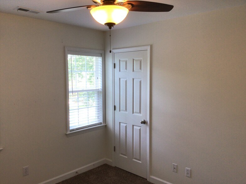 Building Photo - 4130 Leinbach Dr