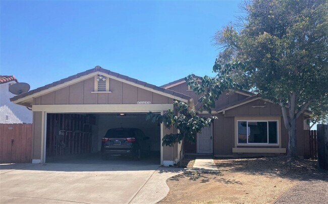 Building Photo - Beautiful 4 bedroom 2 bathroom home in Mira Mesa available now
