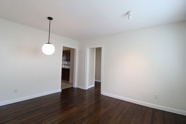 Building Photo - Remodeled 2 Bedroom 1 Bath Duplex Blocks F...