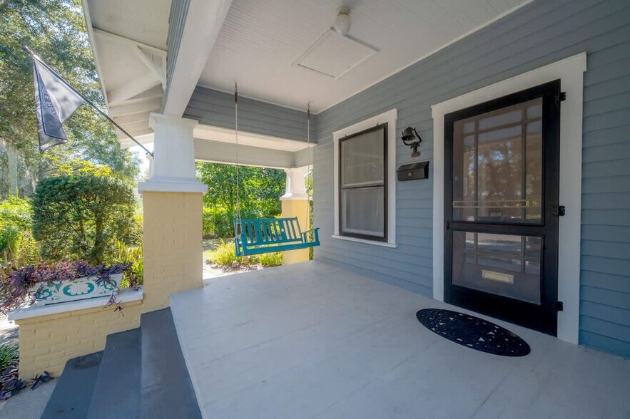 Building Photo - 5708 N Suwanee Ave